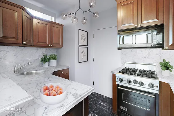 Sold by Sotheby's International Realty | media 29