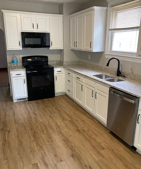 2124 Crittenden Dr — Photo 16
