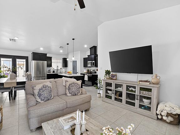 4th image of 3956 E San Diego St
