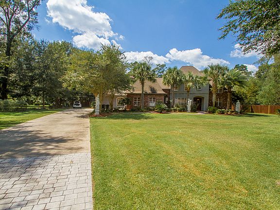 Decorative driveway entry