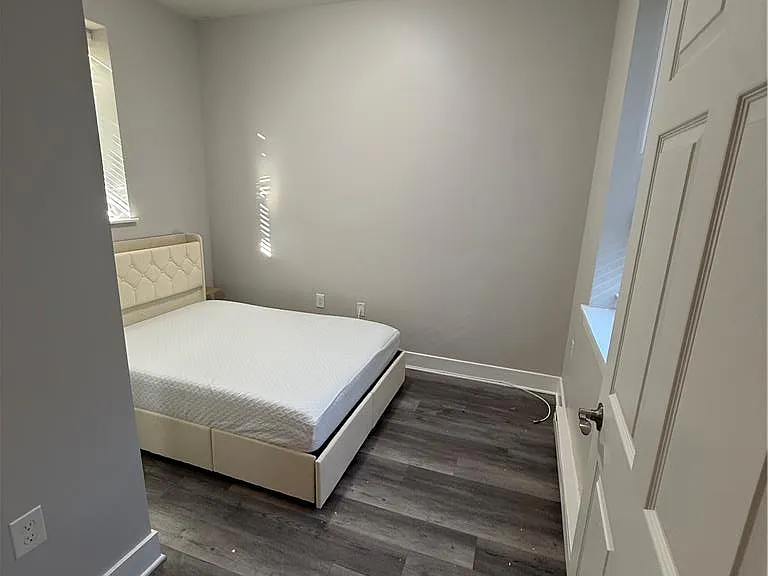 639 N 8th St #10 — Photo 6