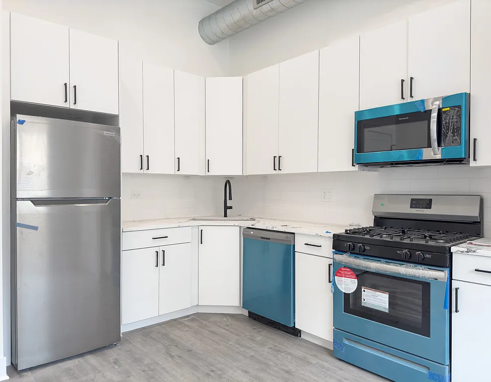 Picturesque Studio, 1 Bath at Western + Leland (Lincoln Square) — Photo 3