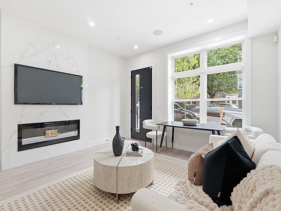 3rd image of 152 Bleecker St #1