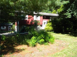 9 Appledale Ln, Spring Valley, NY 10977