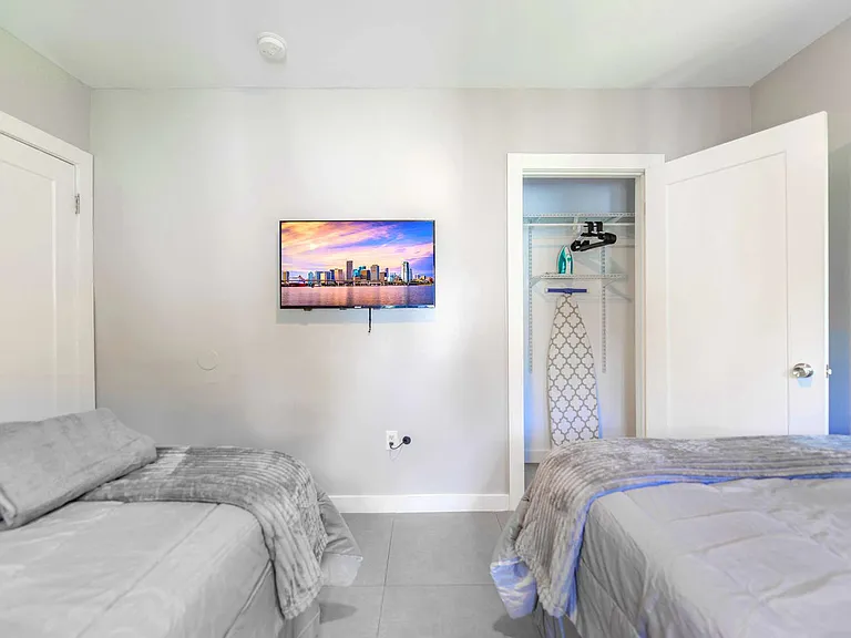 437 NE 69th St #1-ID1022307P — Photo 9
