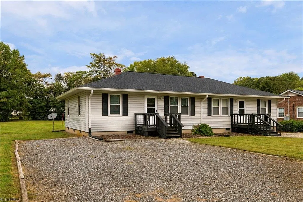 2 bed, 1.0 bath, 700 sqft, $1,000 — Photo 2