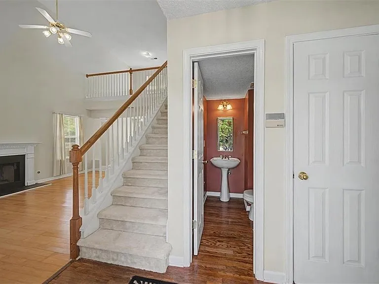 2025 Baramore Oaks Dr — Photo 4