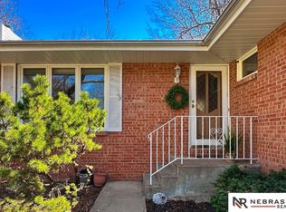 3810 Loveland Dr, Lincoln, NE 68506
