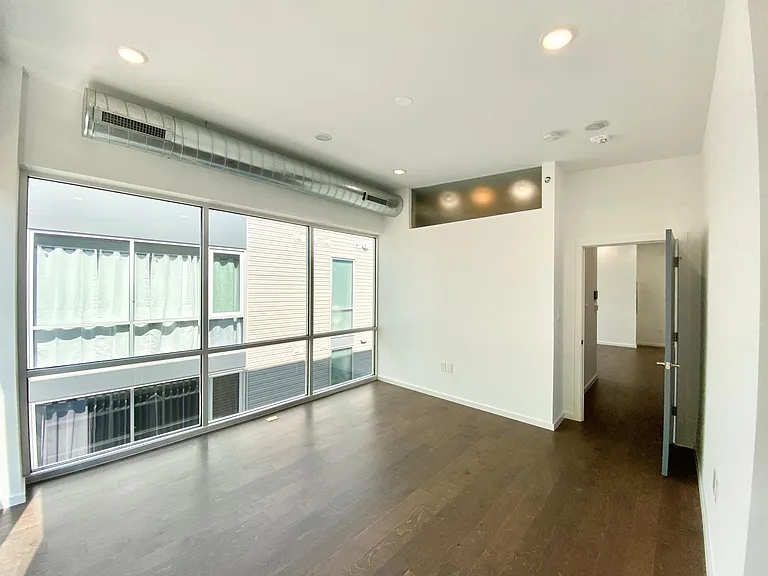 1233 N Franklin St #6 — Photo 3