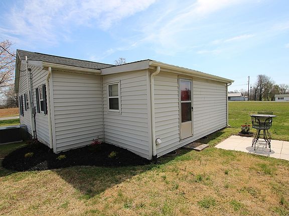 5th image of 105 Green Dr