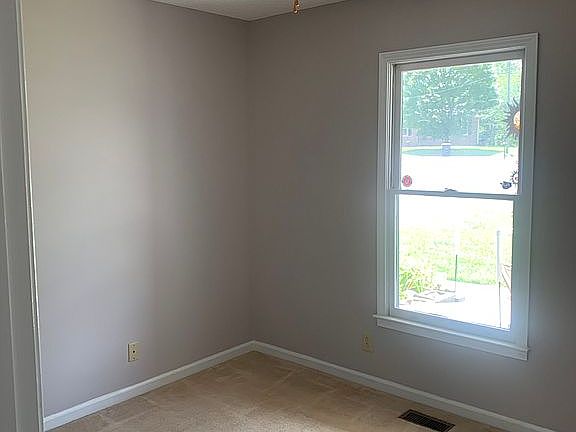 4th image of 1037 Angela Dr