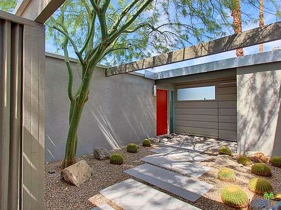 3rd image of 914 E Grace Cir