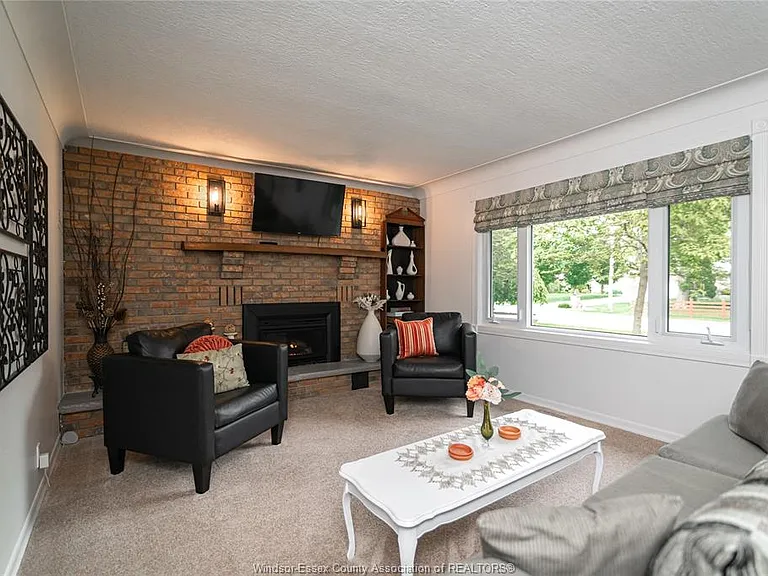 1174 Heritage Rd — Photo 3
