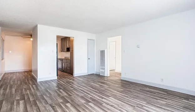 Villa Grove Apartments — Photo 6