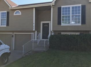 1917 Quail Ridge Dr, Liberty, MO 64068