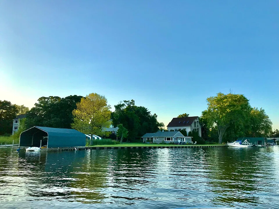 2352 Driftwood Ln