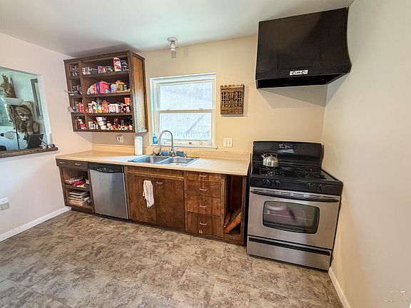 5th image of 508 Stewart Pl