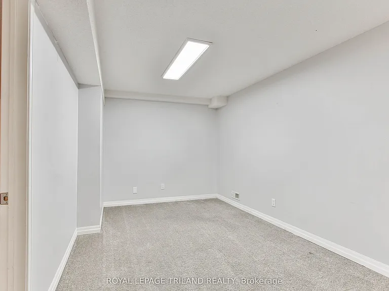 952 Thistledown Way — Photo 31