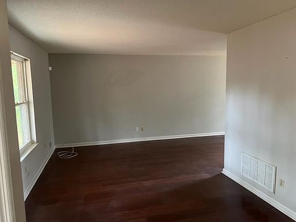 5th image of 162 Griswood Dr