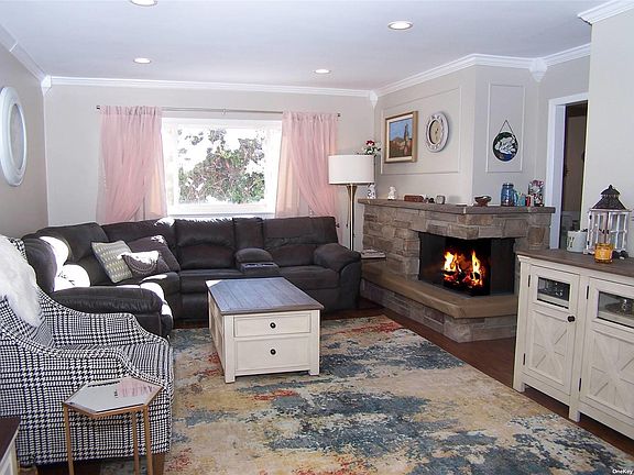 3rd image of 28 Norma Blvd