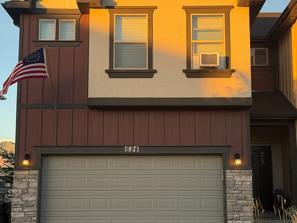 694 N Old Fort Dr