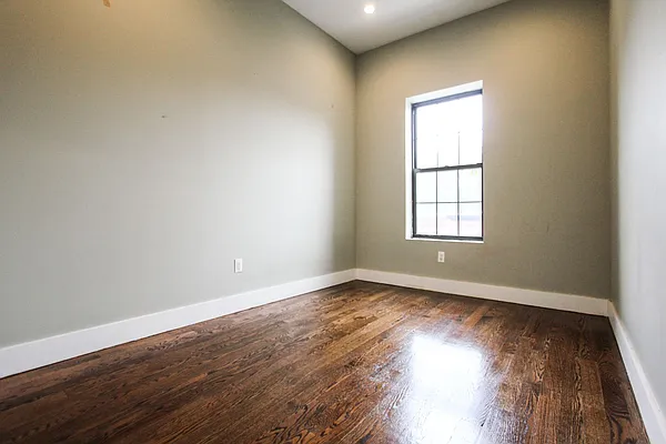 Rented by TheRealEstateCompany.com LLC | media 11