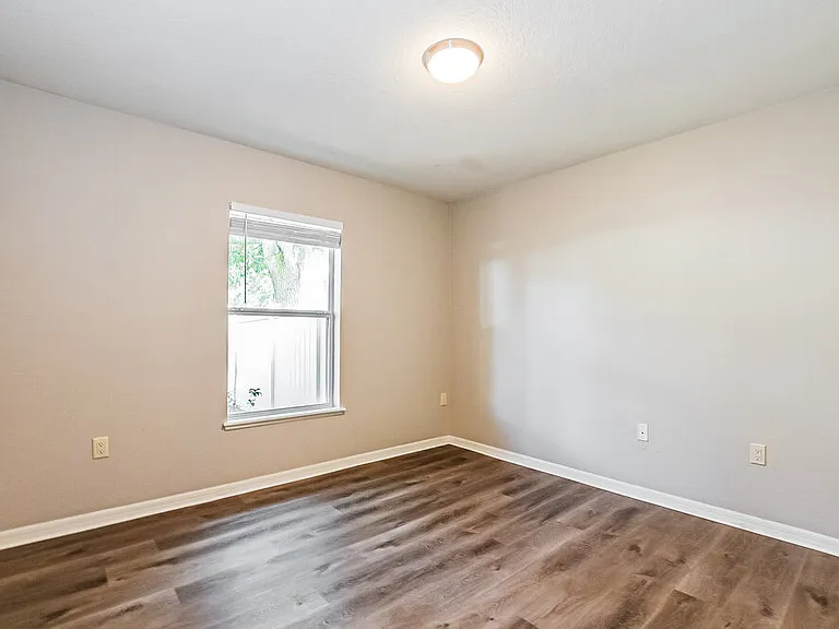 801 Clear Brook Ct — Photo 12