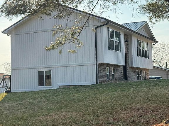 2nd image of 1109 Cherry Blossom Ln