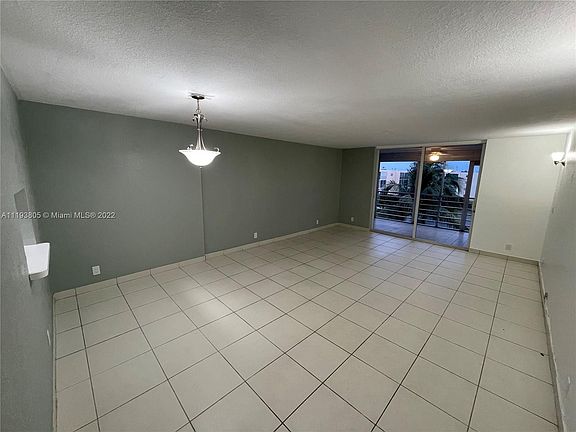 3rd image of 424 SE 10th St APT 407