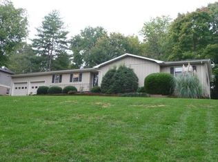 6101 Northlake Dr, Hickory, NC 28601