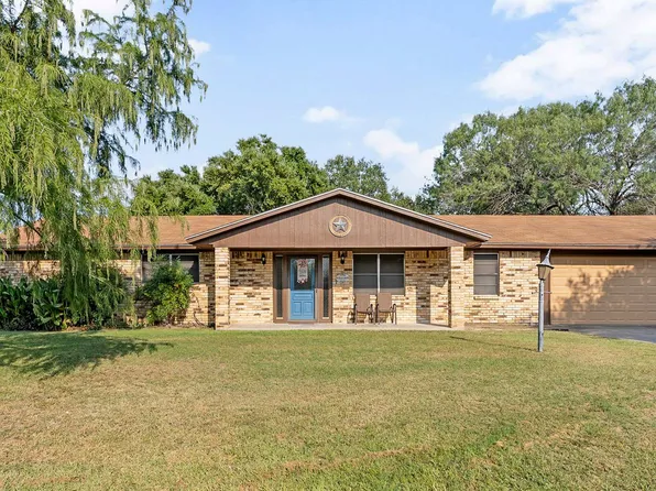 1610 Mesquite Ave, Three Rivers, TX 78071