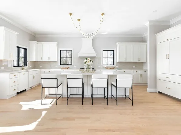 105 Adams Ave, Newton, MA 02465