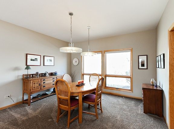 4th image of 470 Jennifer Ln