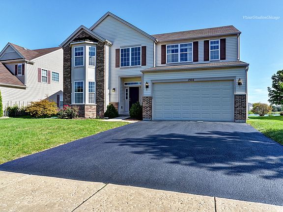2nd image of 1904 Crestview Dr