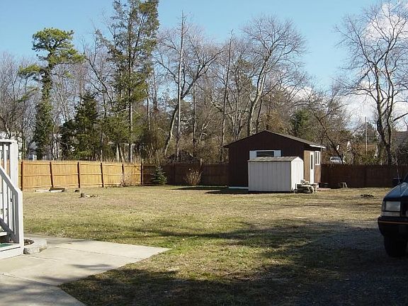 5th image of 90 Keats Ave