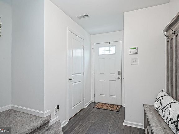 3rd image of 19 Tailor Ln