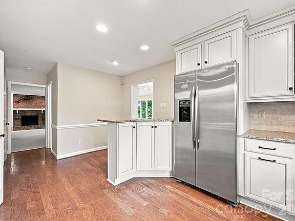 4th image of 3528 Broadfield Rd
