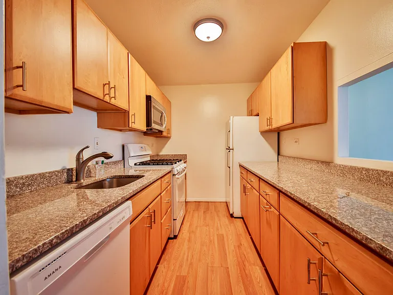 6 Whittier Pl #4E — Photo 4