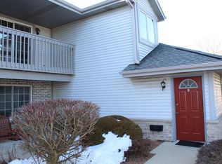 827 Quinlan Dr, Pewaukee, WI 53072