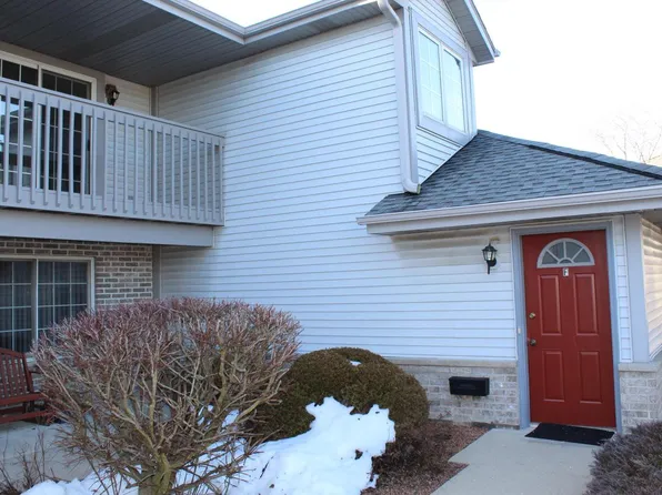 827 Quinlan DRIVE, Pewaukee, WI 53072