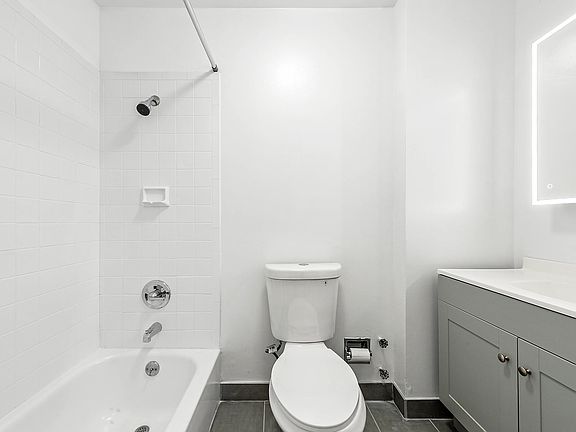 4th image of 442 Amsterdam Ave APT 5B