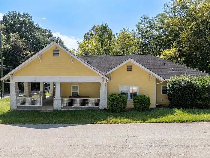 4 bed, 2.5 bath, 2707 sqft, $2,149 — Photo 4