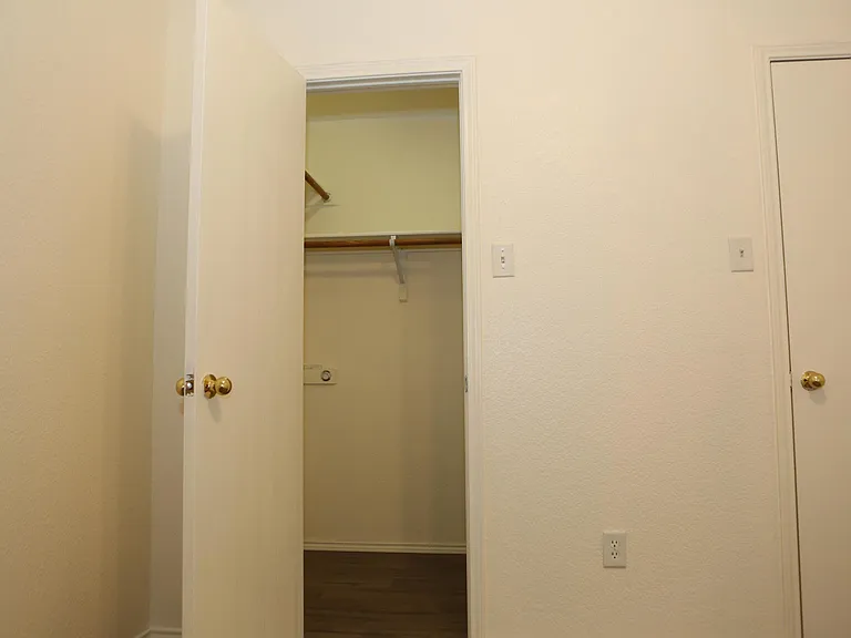 7305 Maplewood Dr — Photo 43