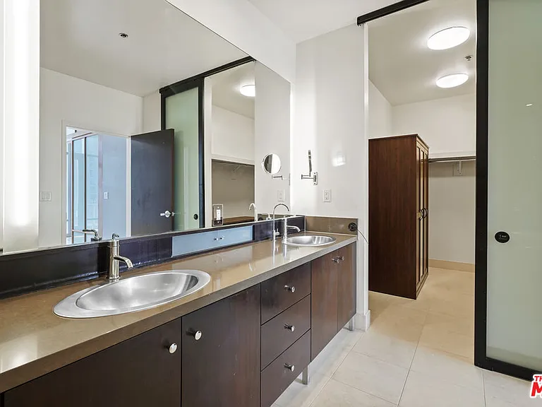 1100 Hope St #Penthouse 205 — Photo 28