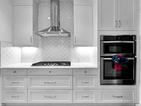 5th image of 154 SE Buckskin Way