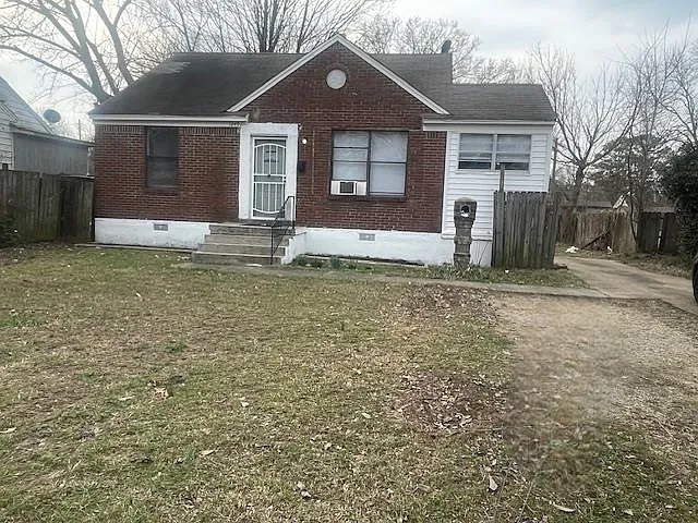 1249 Maria St — Photo 1