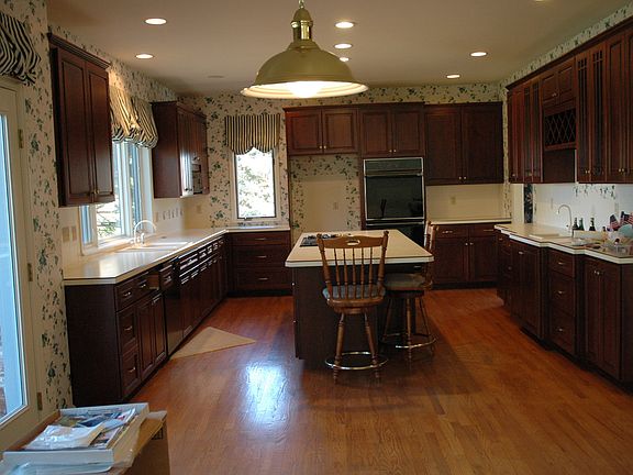 Large Kitchen w/ Eating area