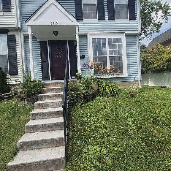 2210 S Lowell St — Photo 2