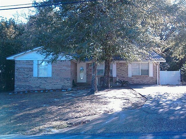 1st image of 2924 Wisteria Ave