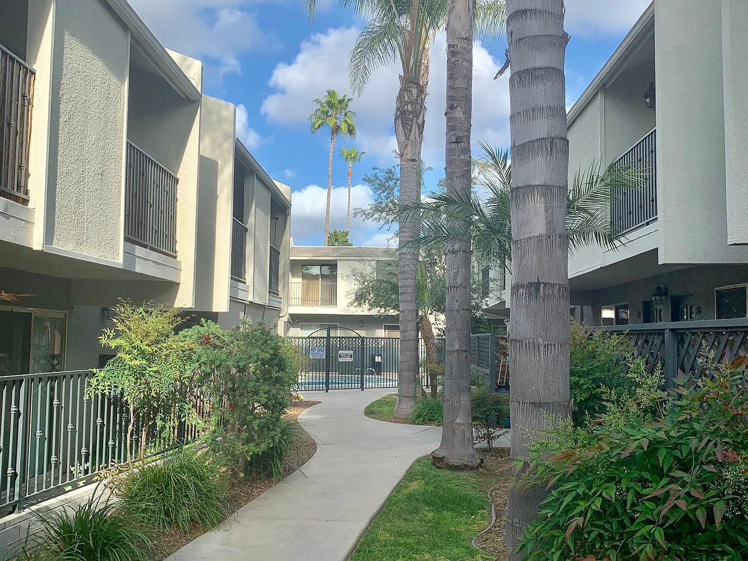 2 bed, 1.5 bath, 1200 sqft, $2,900 — Photo 4